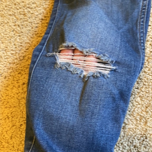 HOLLISTER juniors/women size 11R ULTRA HIGH RISE SUPER SKINNY JEANS. Rips/holes - Picture 7 of 15